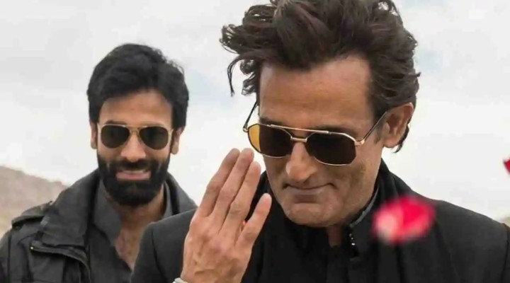 তিন তারকার ছেড়ে দেওয়া চরিত্রে বাজিমাত করলেন অক্ষয় খান্না